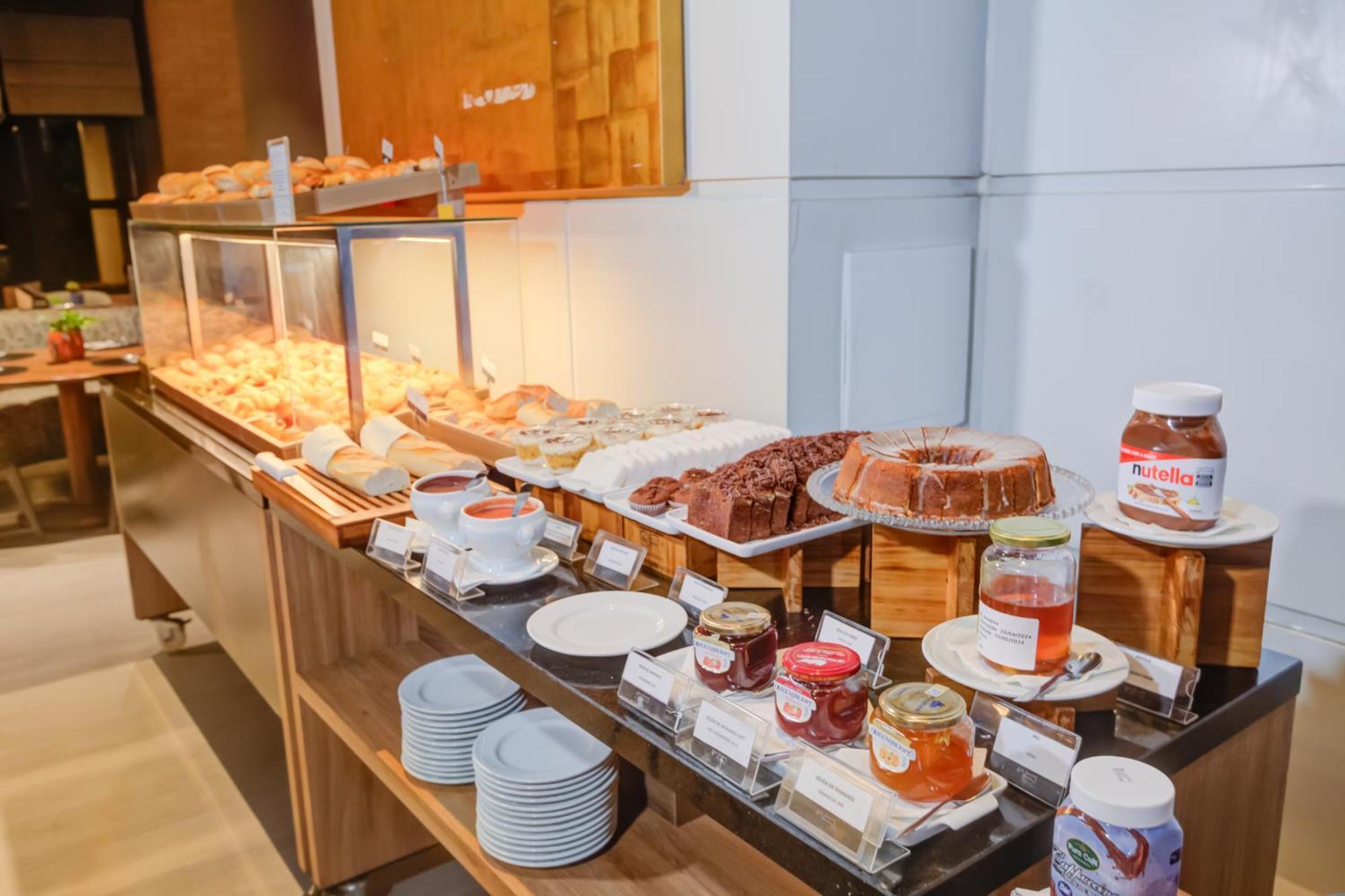 Radisson Sao Paulo Paulista Hotell Eksteriør bilde A buffet at a hotel