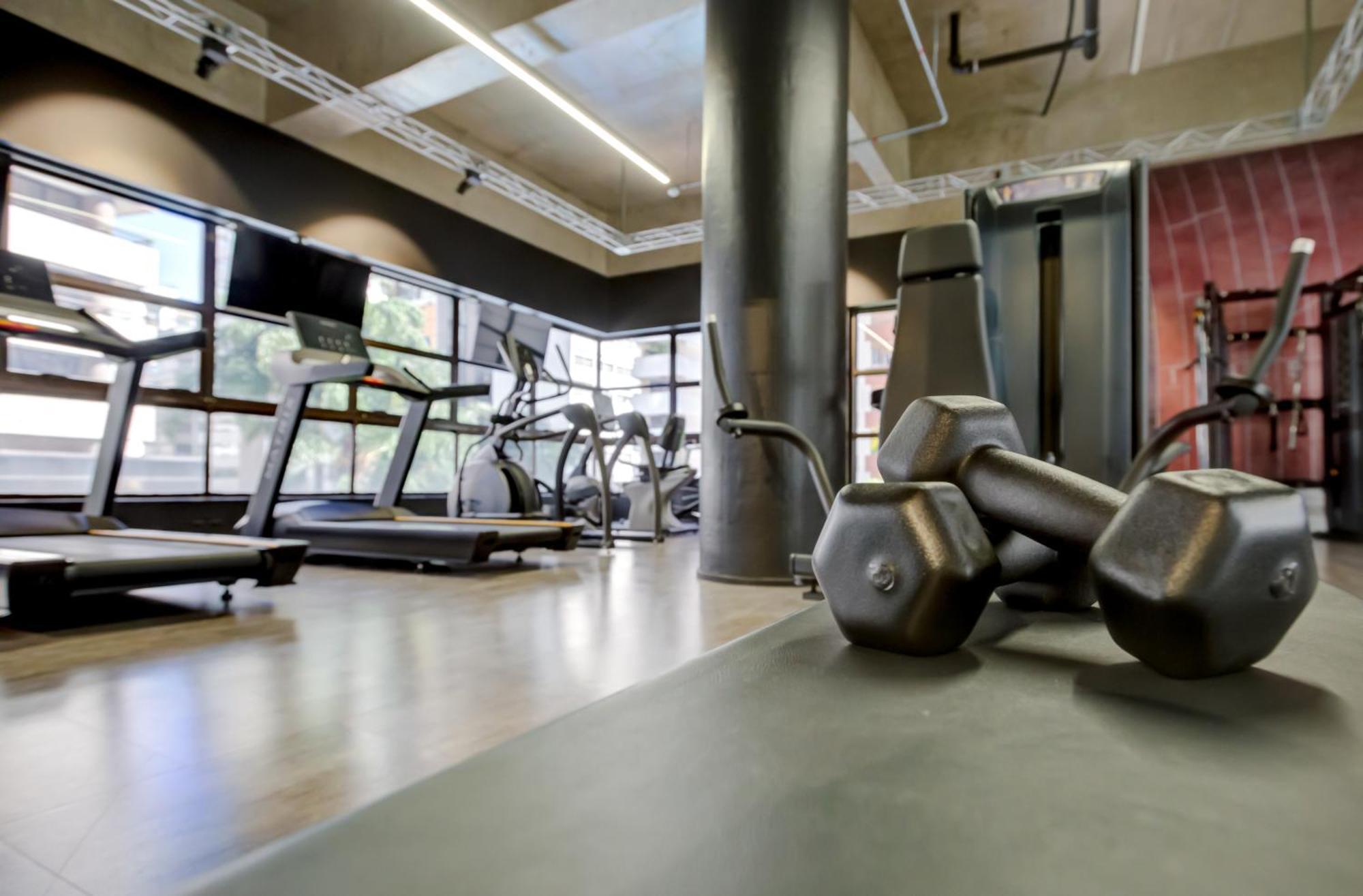 Radisson Sao Paulo Paulista Hotell Eksteriør bilde The gym at the hotel