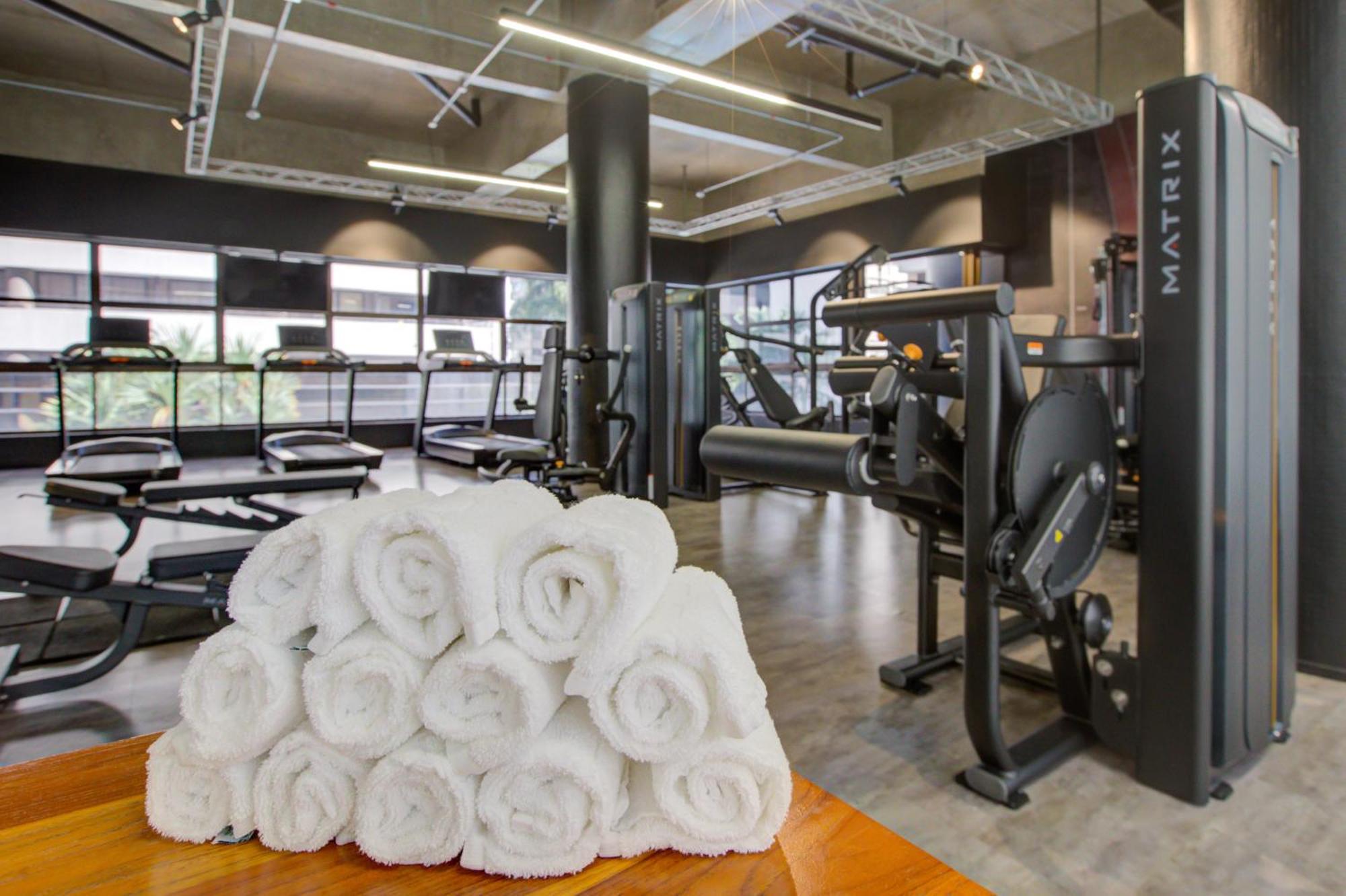 Radisson Sao Paulo Paulista Hotell Eksteriør bilde Towels at a gym