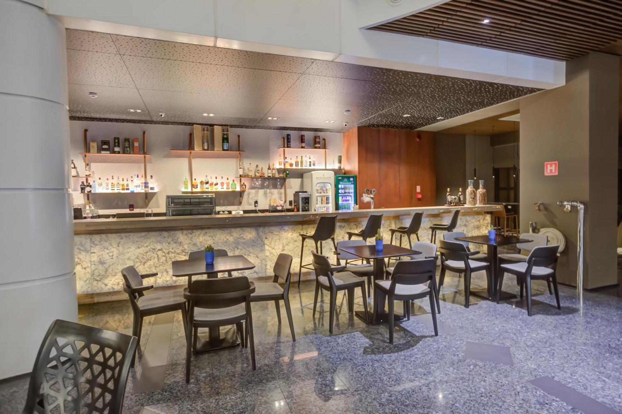Radisson Sao Paulo Paulista Hotell Eksteriør bilde The lounge at Newark Airport